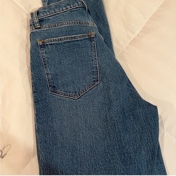 Abercrombie & Fitch Curve Love
Ultra High Rise 90s Straight Jean - Long - Picture 2 of 3
